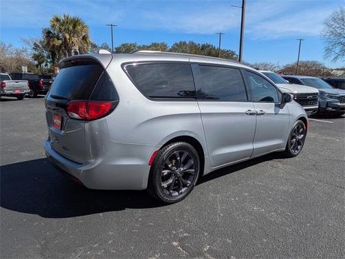 2020 Chrysler Pacifica Touring-L