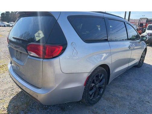 2020 Chrysler Pacifica Touring-L