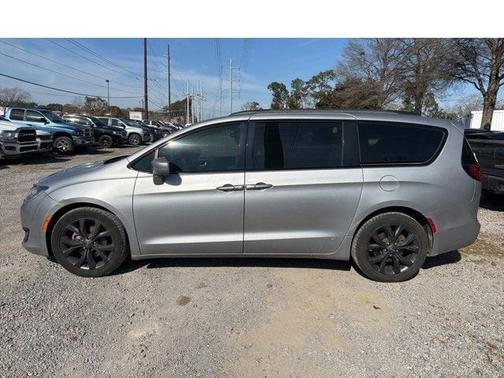 2020 Chrysler Pacifica Touring-L