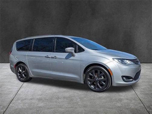 2020 Chrysler Pacifica Touring-L