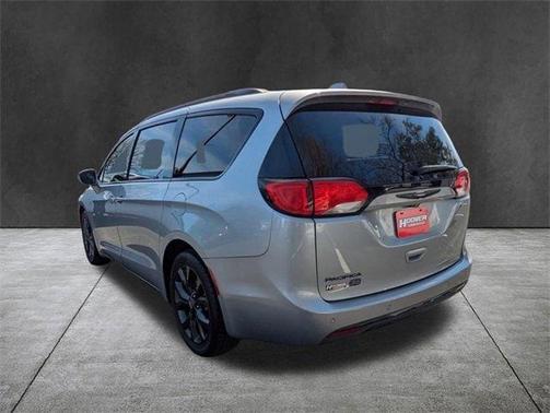 2020 Chrysler Pacifica Touring-L