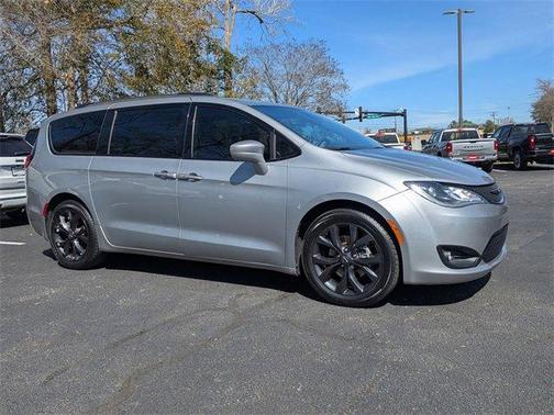 2020 Chrysler Pacifica Touring-L