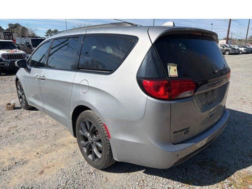 2020 Chrysler Pacifica Touring-L