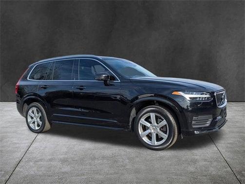 2022 Volvo XC90 T6 Momentum 7 Passenger
