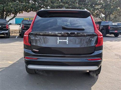 2022 Volvo XC90 T6 Momentum 7 Passenger