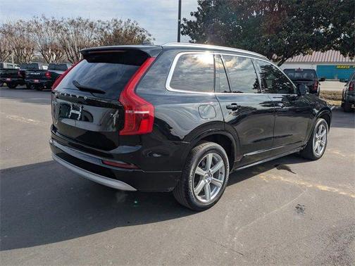 2022 Volvo XC90 T6 Momentum 7 Passenger