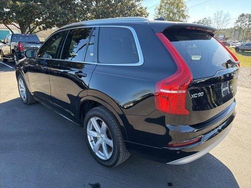 2022 Volvo XC90 T6 Momentum 7 Passenger