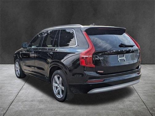 2022 Volvo XC90 T6 Momentum 7 Passenger