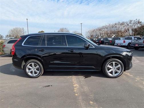 2022 Volvo XC90 T6 Momentum 7 Passenger