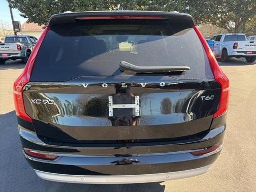 2022 Volvo XC90 T6 Momentum 7 Passenger