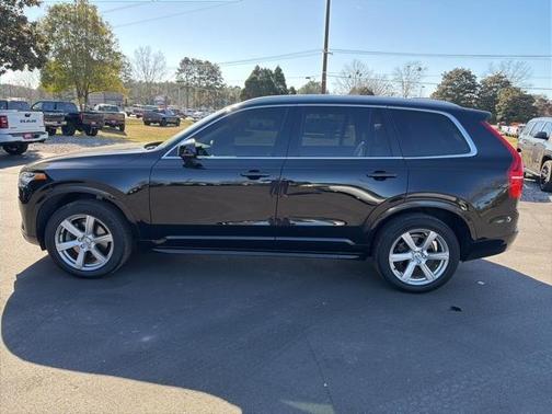 2022 Volvo XC90 T6 Momentum 7 Passenger