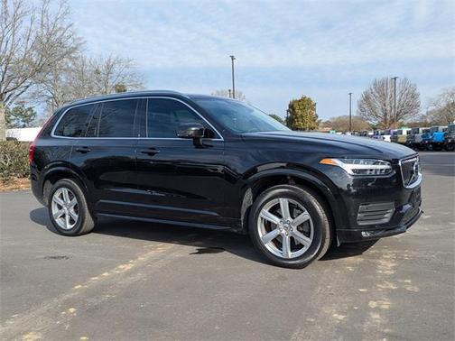 2022 Volvo XC90 T6 Momentum 7 Passenger