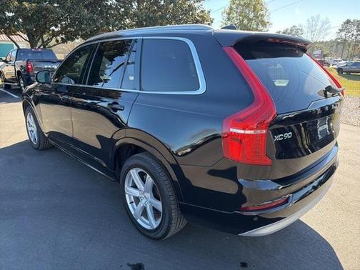 2022 Volvo XC90 T6 Momentum 7 Passenger