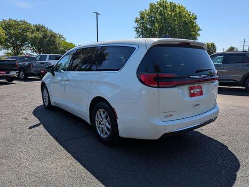 2024 Chrysler Pacifica Touring-L