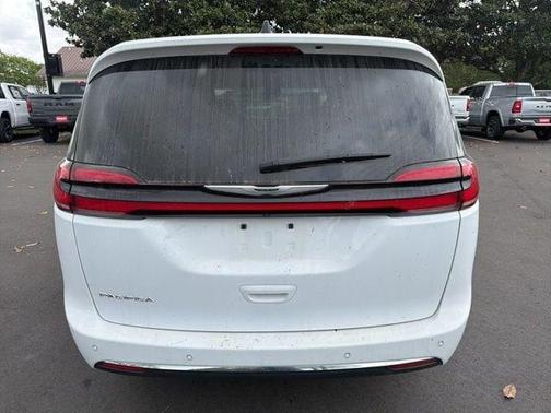 Bright White Clearcoat 2024 Chrysler Pacifica Touring-L
