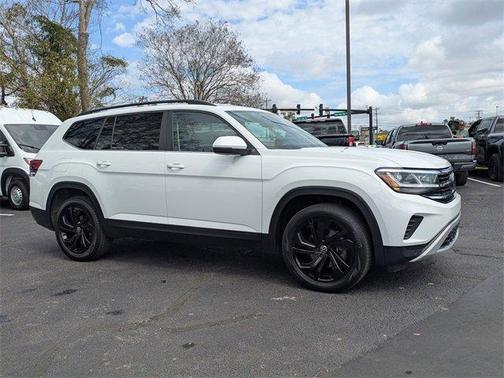 2023 Volkswagen Atlas 3.6L SE w/Technology