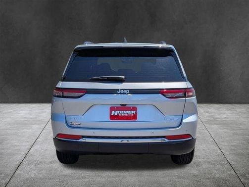 Silver Zynith 2026 Jeep Grand Cherokee Laredo X