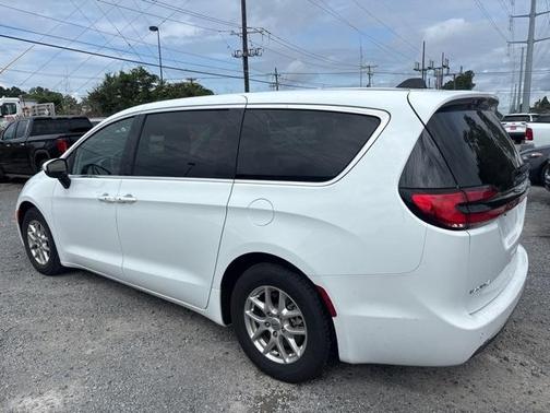 2023 Chrysler Pacifica Touring-L