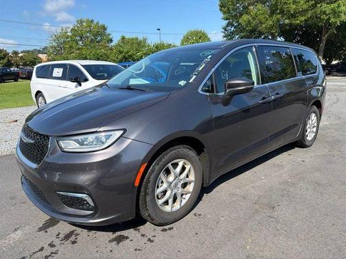 Granite Crystal Clearcoat Metallic 2023 Chrysler Pacifica Touring-L