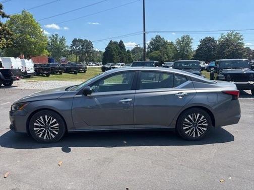 Gun Metallic 2025 Nissan Altima SV
