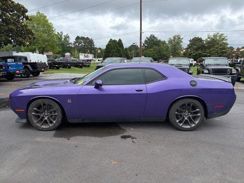 Plum Crazy Pearlcoat 2023 Dodge Challenger R/T Scat Pack