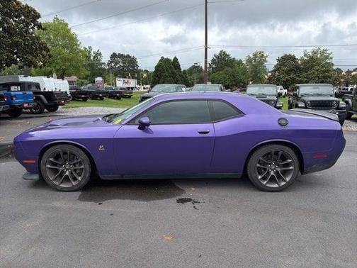 Plum Crazy Pearlcoat 2023 Dodge Challenger R/T Scat Pack