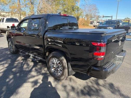 2024 Nissan Frontier SL