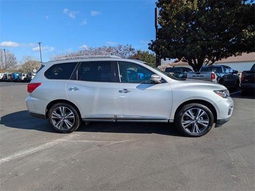 2020 Nissan Pathfinder Platinum