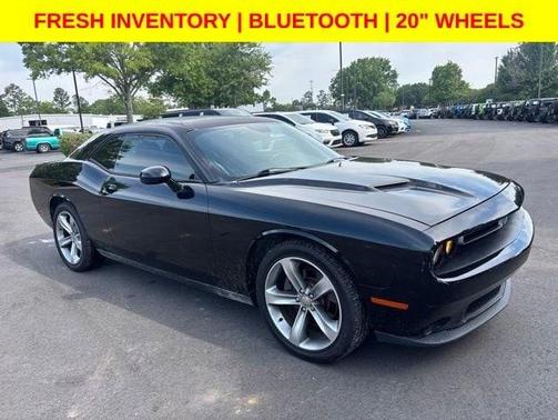 Pitch Black Clearcoat 2016 Dodge Challenger SXT