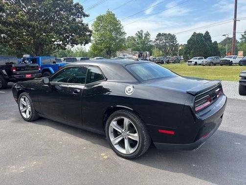 Pitch Black Clearcoat 2016 Dodge Challenger SXT