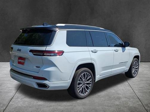 Bright White Clearcoat 2023 Jeep Grand Cherokee L Summit
