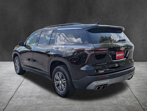 Mosaic Black Metallic 2025 Chevrolet Traverse LT