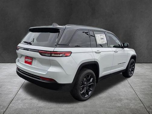 Bright White Clearcoat 2025 Jeep Grand Cherokee Limited