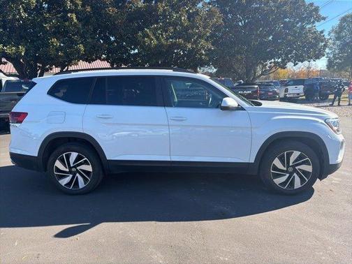 2024 Volkswagen Atlas 2.0T SE