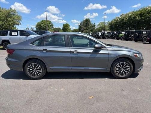Platinum Gray Metallic 2019 Volkswagen Jetta 1.4T SE