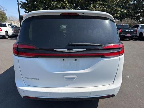 2023 Chrysler Pacifica Touring-L