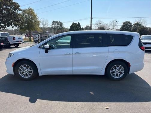 2023 Chrysler Pacifica Touring-L