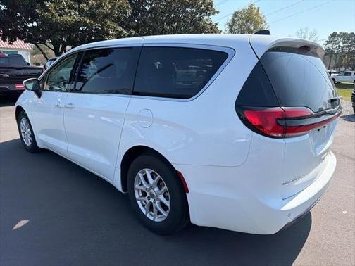 2023 Chrysler Pacifica Touring-L
