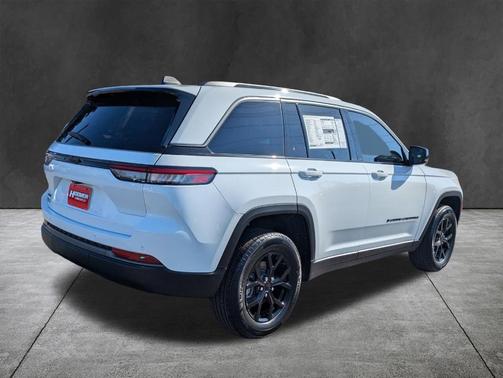 2026 Jeep Grand Cherokee Laredo