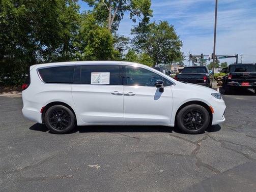 2025 Chrysler Pacifica Select