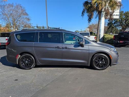 2022 Chrysler Pacifica Touring-L
