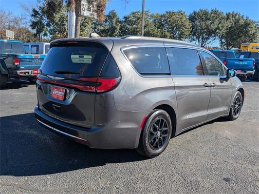 2022 Chrysler Pacifica Touring-L
