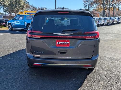2022 Chrysler Pacifica Touring-L