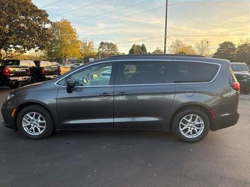2022 Chrysler Pacifica Touring-L