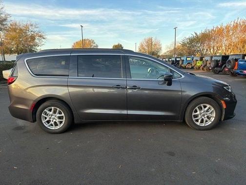 2022 Chrysler Pacifica Touring-L