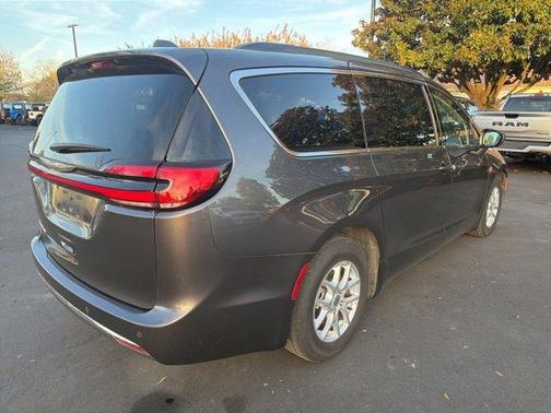 2022 Chrysler Pacifica Touring-L