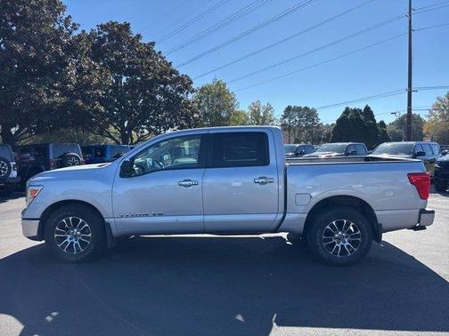 2020 Nissan Titan SV