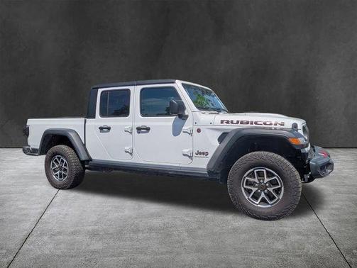 Bright White Clearcoat 2024 Jeep Gladiator Rubicon