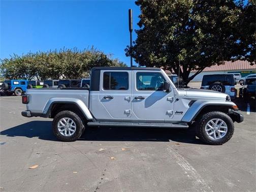 2023 Jeep Gladiator Sport