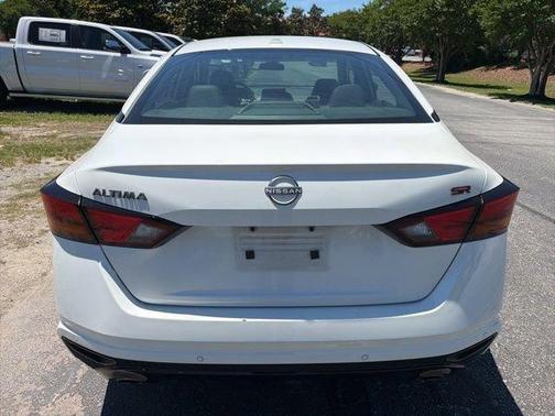 Glacier White 2024 Nissan Altima 2.5 SR